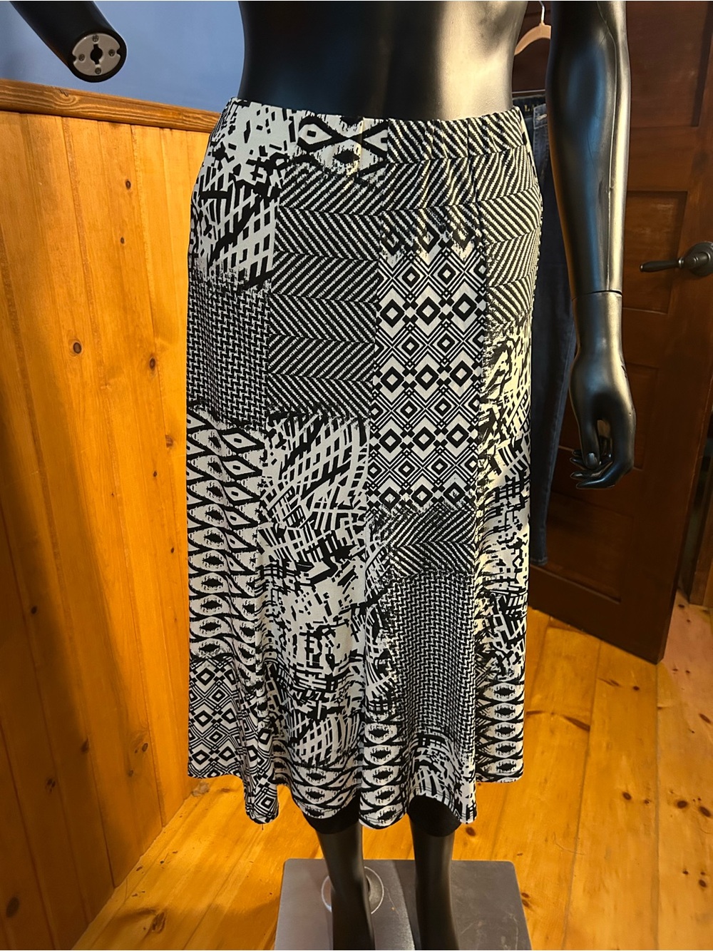 Black & White Geometric Print Midi Skirt - Women